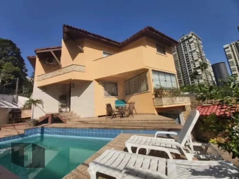 Casa, 3 quartos, 229 m² - Foto 1