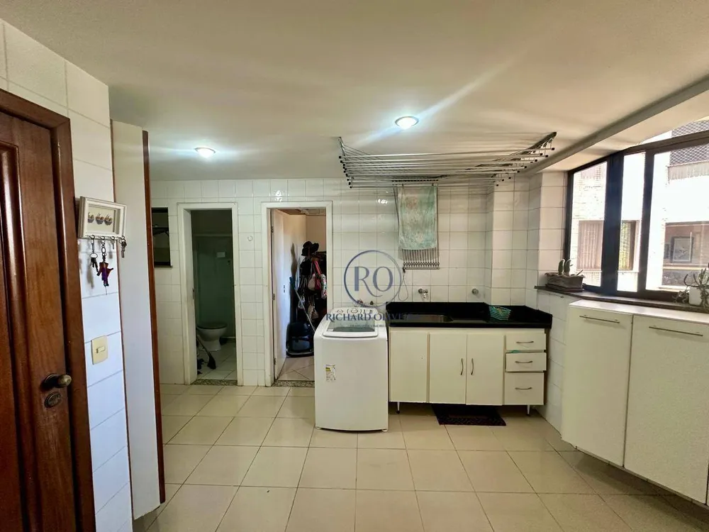 Apartamento, 3 quartos, 225 m² - Foto 1