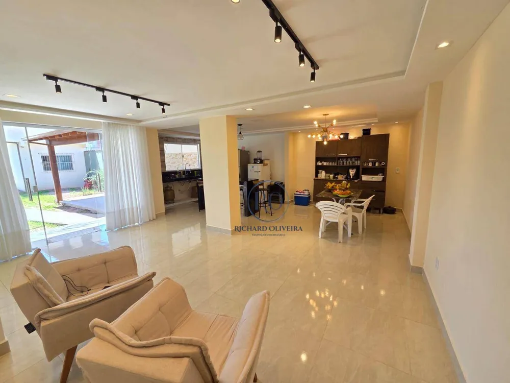 Casa, 4 quartos, 172 m² - Foto 1