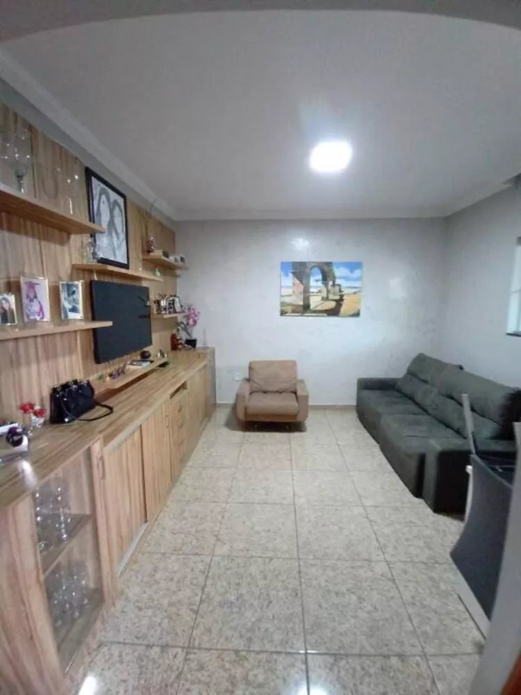 Casa à venda com 4 quartos, 382m² - Foto 2