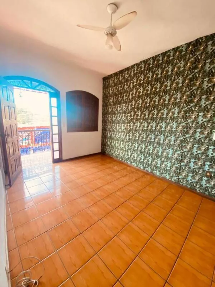 Casa à venda com 4 quartos, 220m² - Foto 4