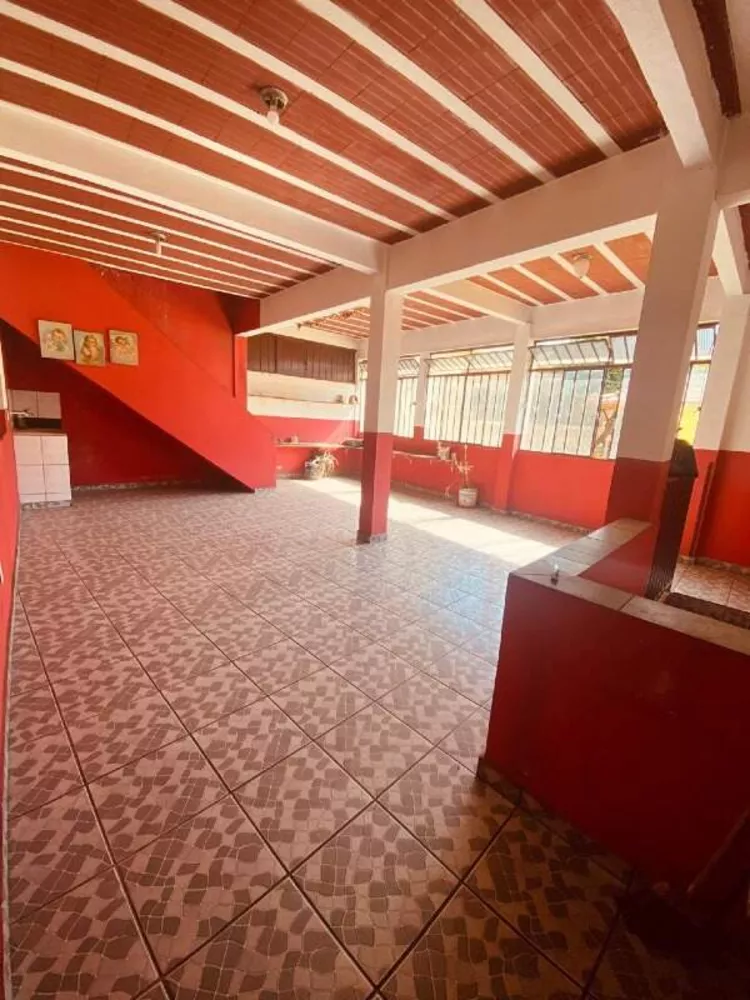 Casa à venda com 4 quartos, 220m² - Foto 3