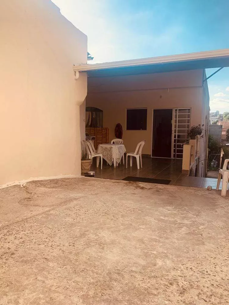 Casa à venda com 6 quartos, 320m² - Foto 2