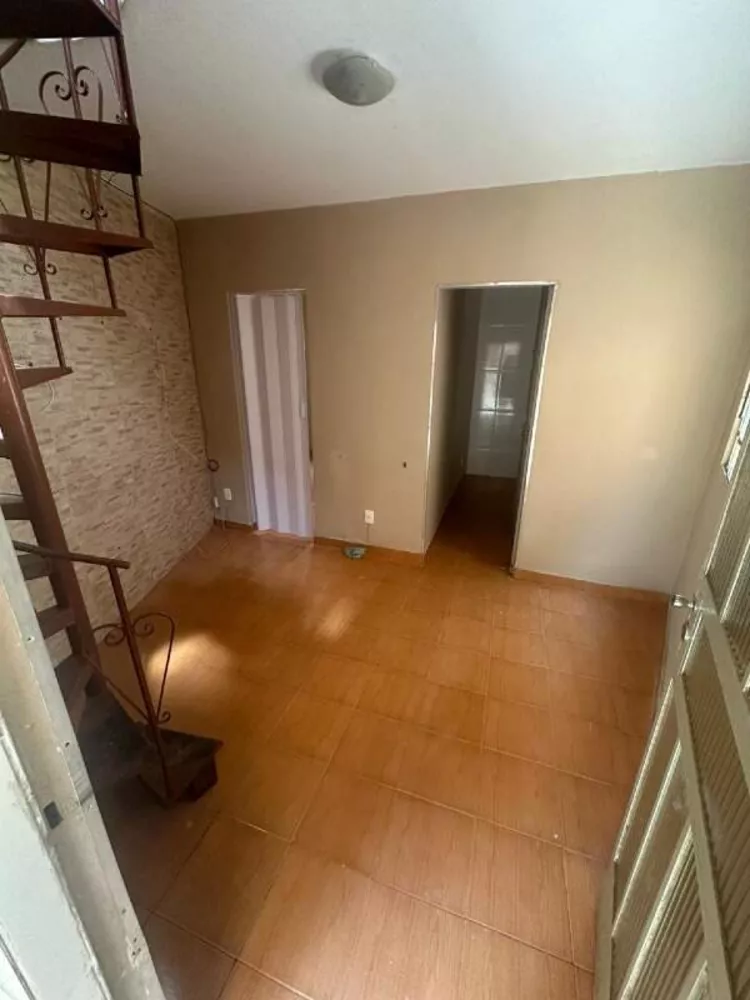 Casa à venda com 3 quartos, 100m² - Foto 1