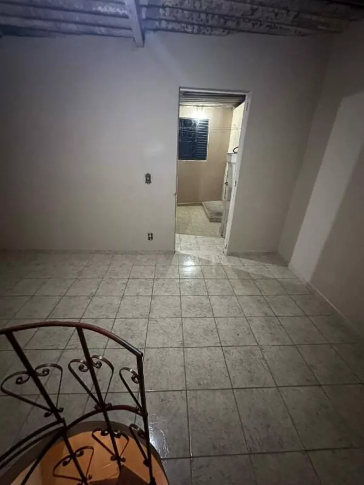 Casa à venda com 3 quartos, 100m² - Foto 2