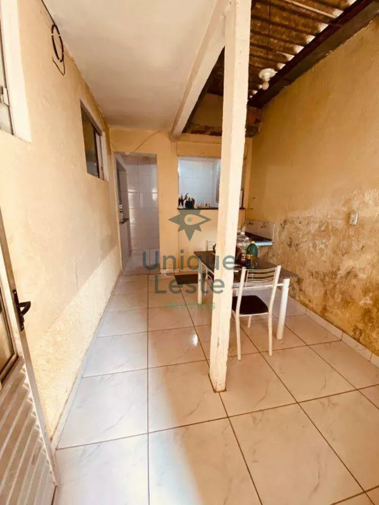 Casa à venda com 3 quartos, 180m² - Foto 1