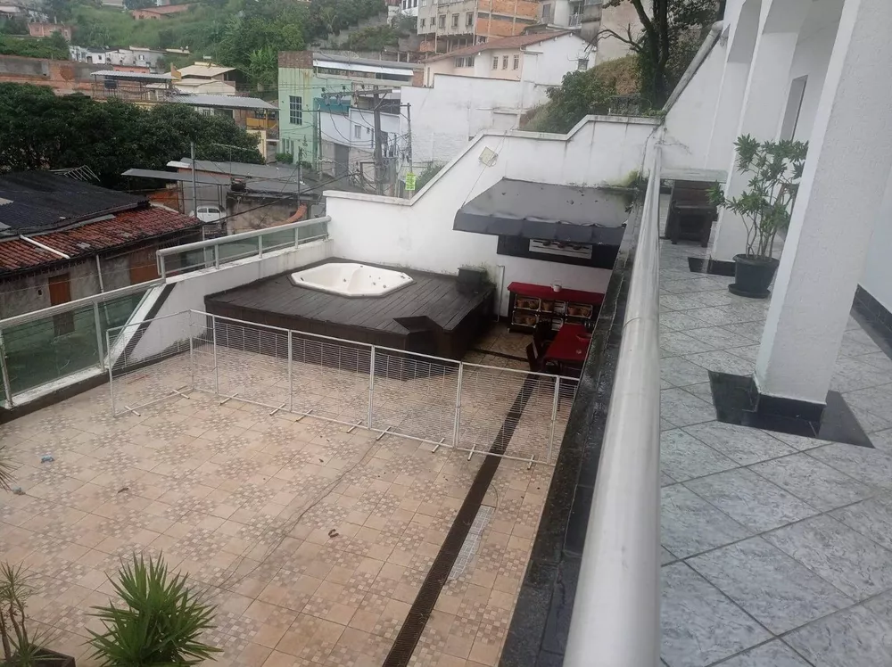 Casa à venda com 3 quartos, 350m² - Foto 1