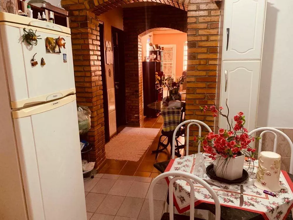 Casa à venda com 10 quartos, 400m² - Foto 3