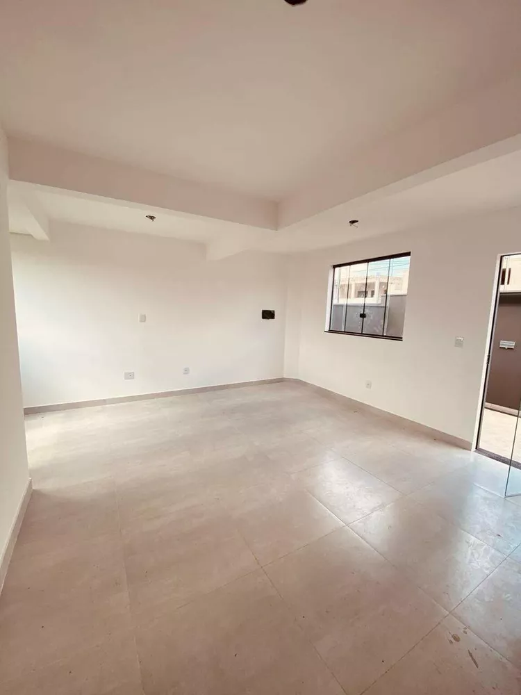 Casa à venda com 3 quartos, 80m² - Foto 14