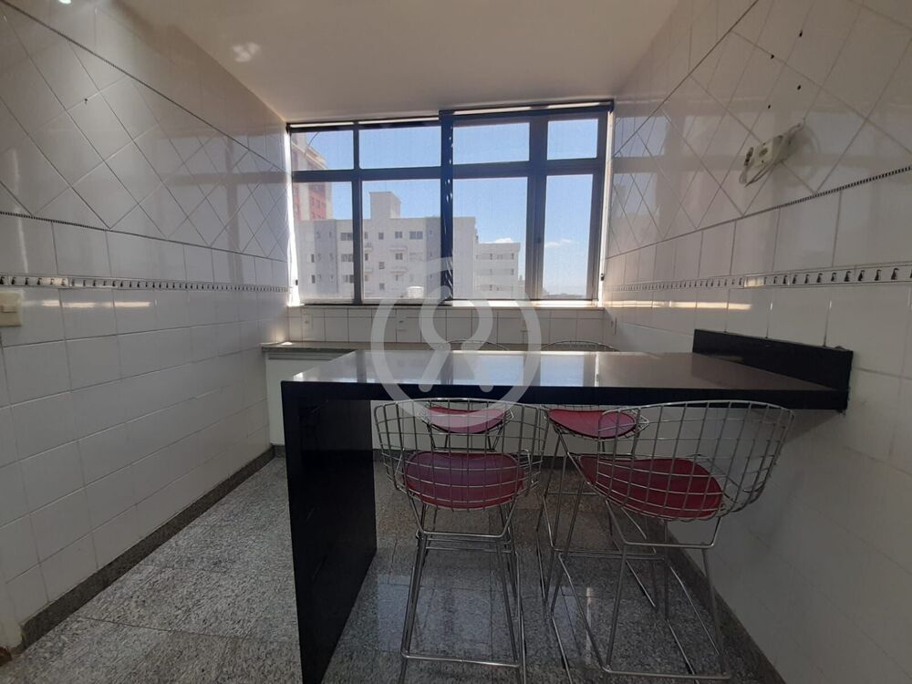 Apartamento para alugar com 3 quartos, 150m² - Foto 1