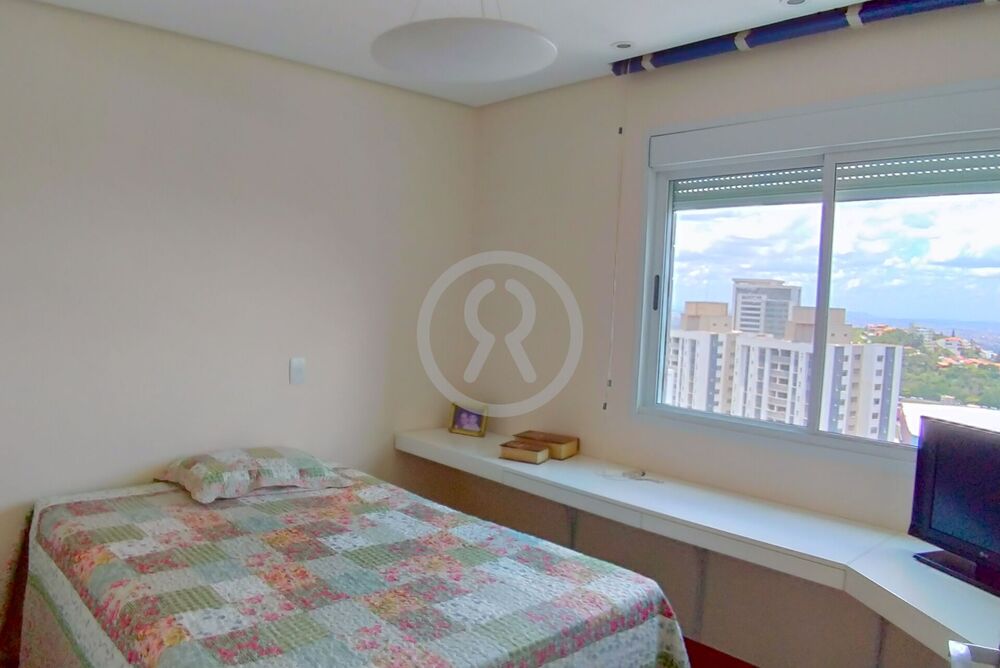 Apartamento à venda com 4 quartos, 204m² - Foto 2