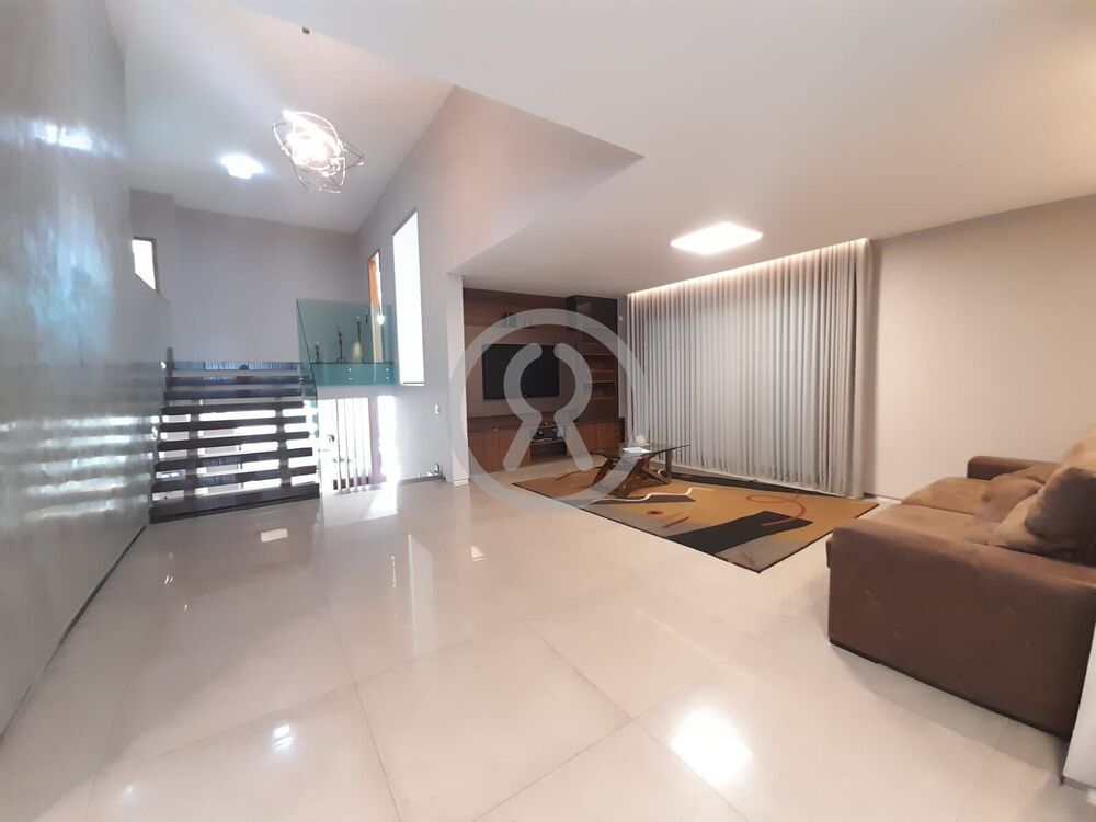 Casa para alugar com 4 quartos, 750m² - Foto 2