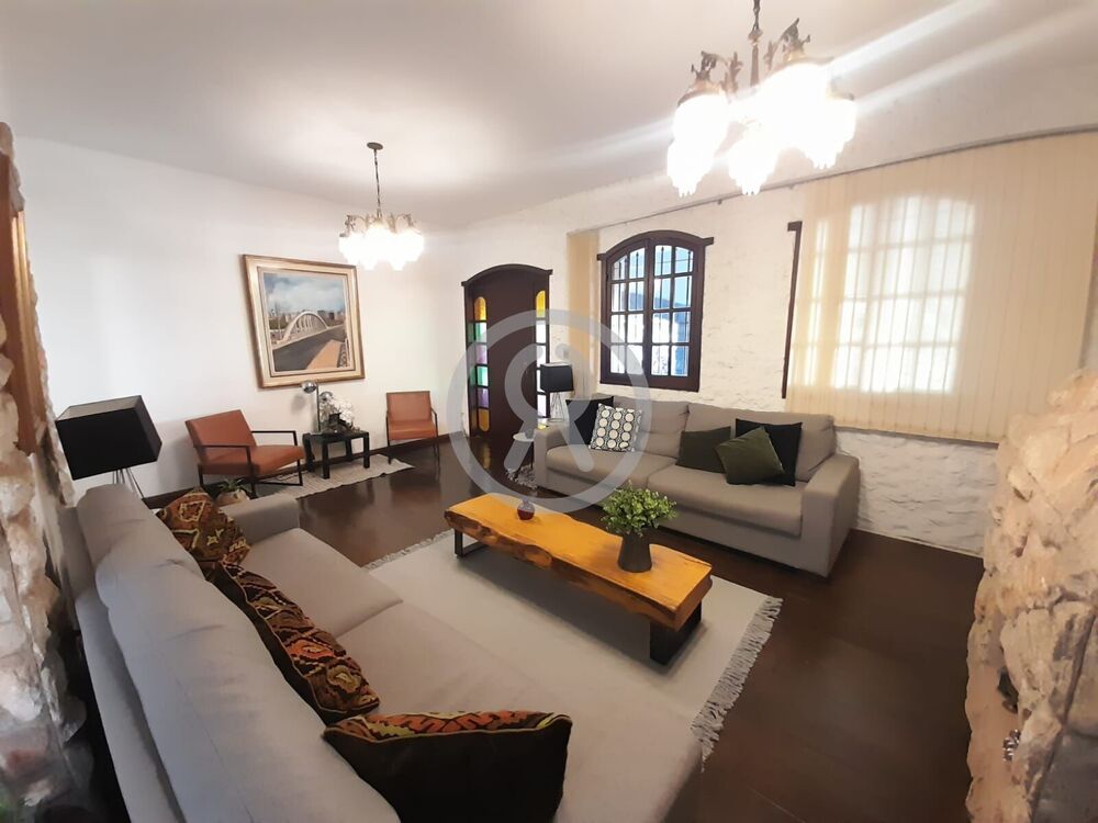 Casa à venda com 7 quartos, 500m² - Foto 1