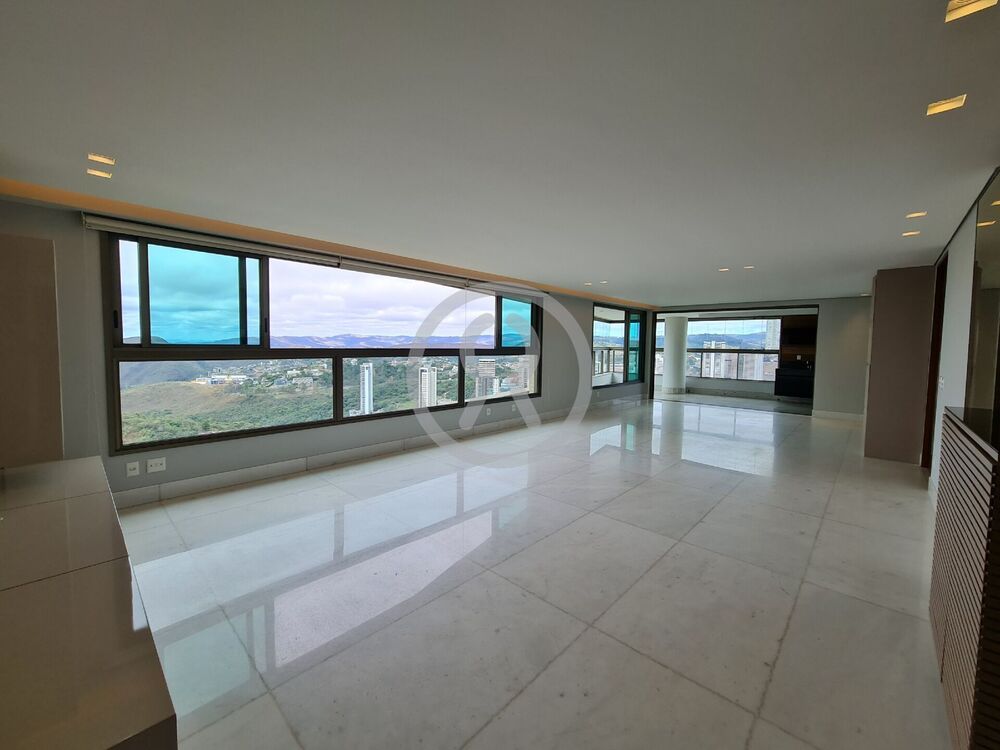 Apartamento à venda com 4 quartos, 278m² - Foto 1