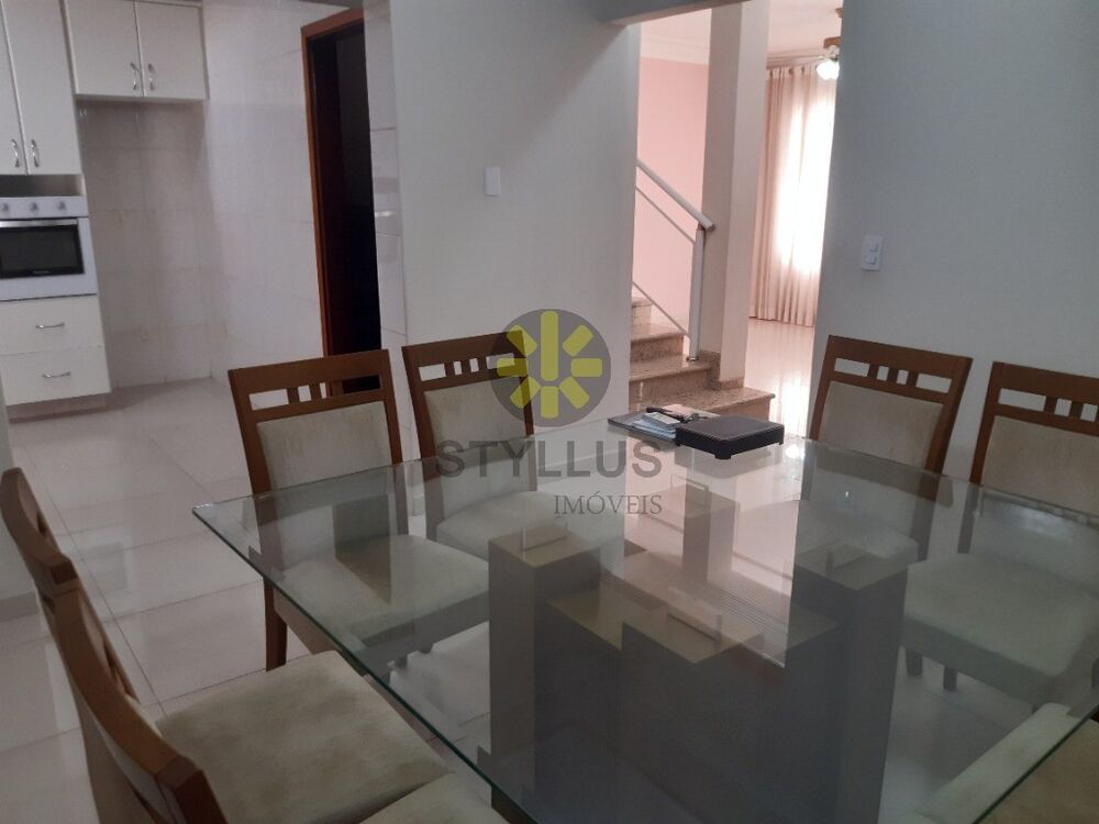 Casa à venda e aluguel com 3 quartos, 234m² - Foto 1