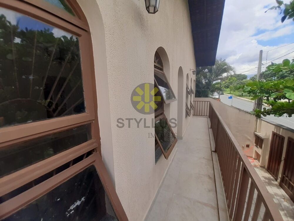 Casa à venda com 5 quartos, 250m² - Foto 3