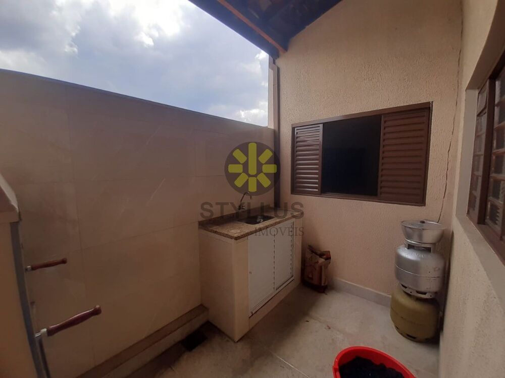 Casa à venda com 5 quartos, 250m² - Foto 4