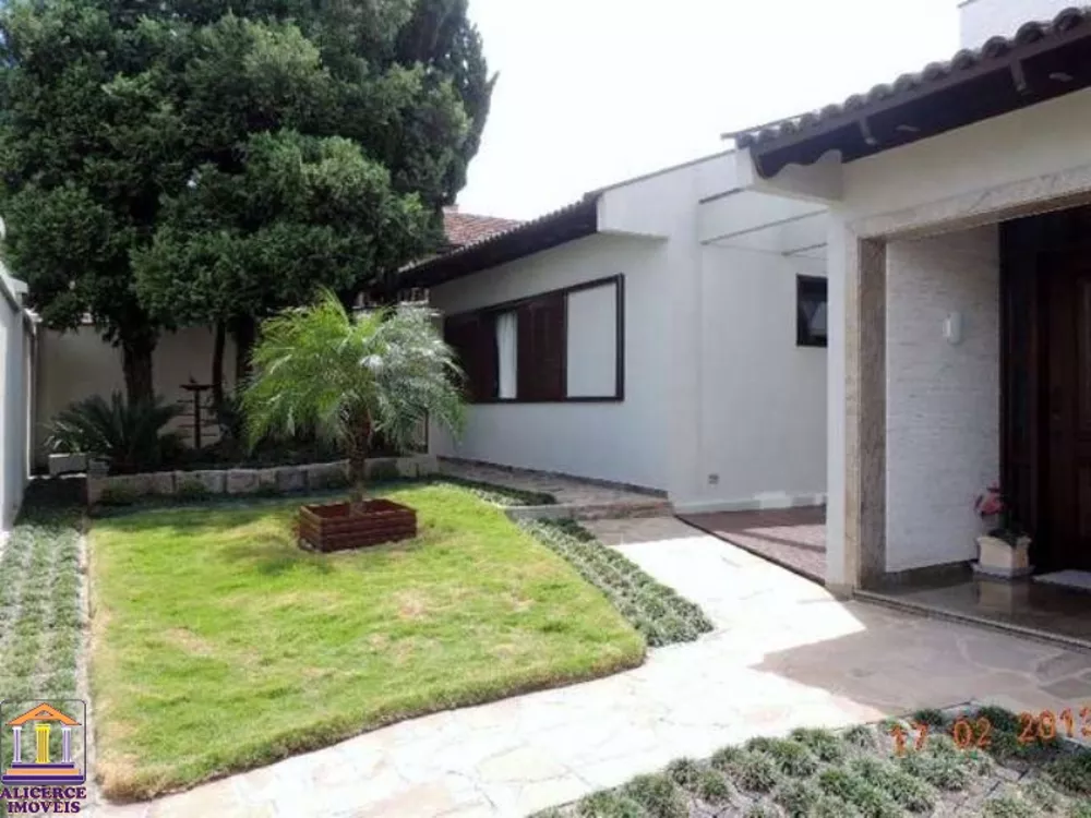 Casa à venda com 6 quartos, 600m² - Foto 2