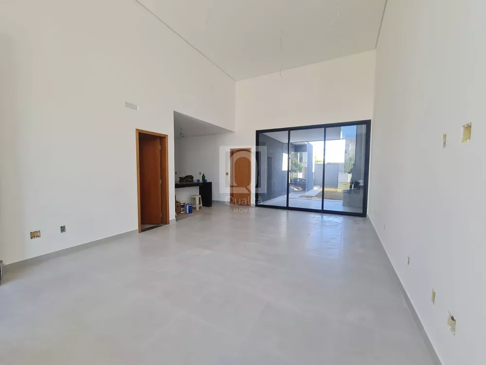 Casa de Condomínio à venda com 3 quartos, 250m² - Foto 2