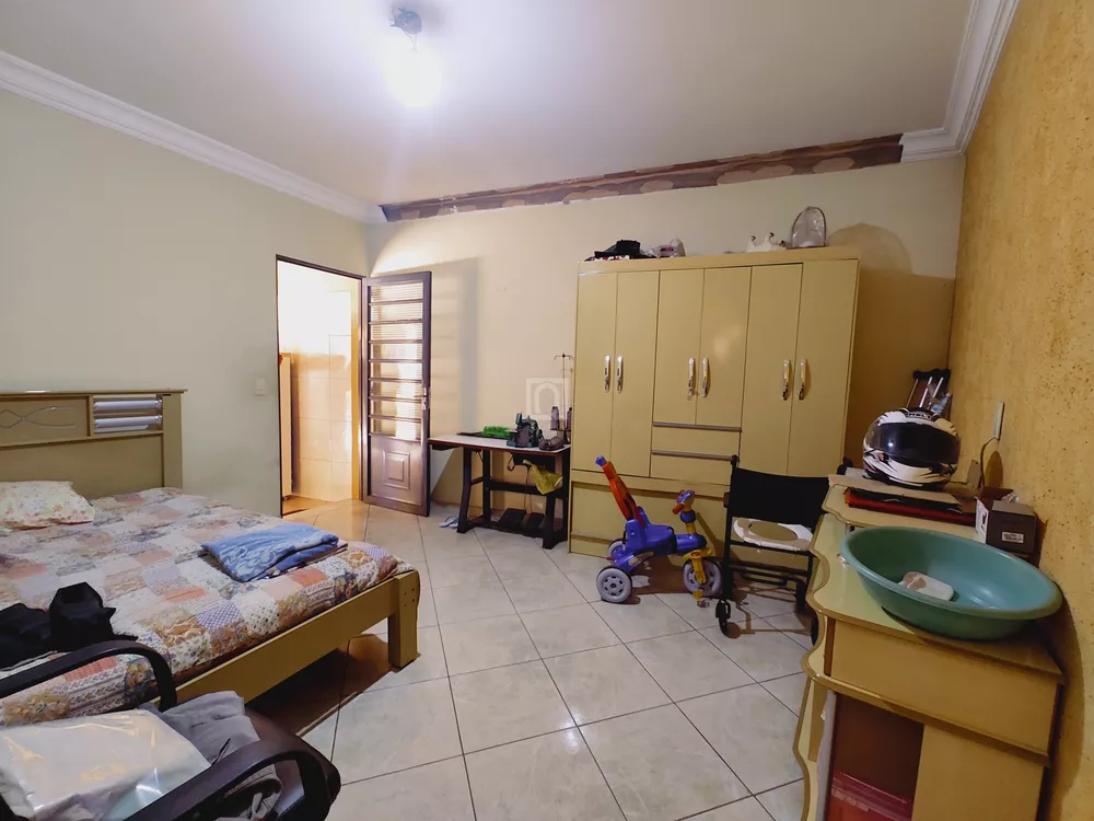 Casa à venda com 3 quartos, 250m² - Foto 4