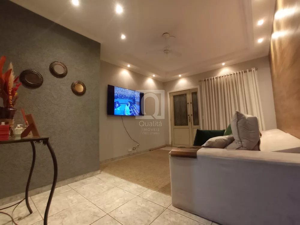 Casa à venda com 3 quartos, 162m² - Foto 1