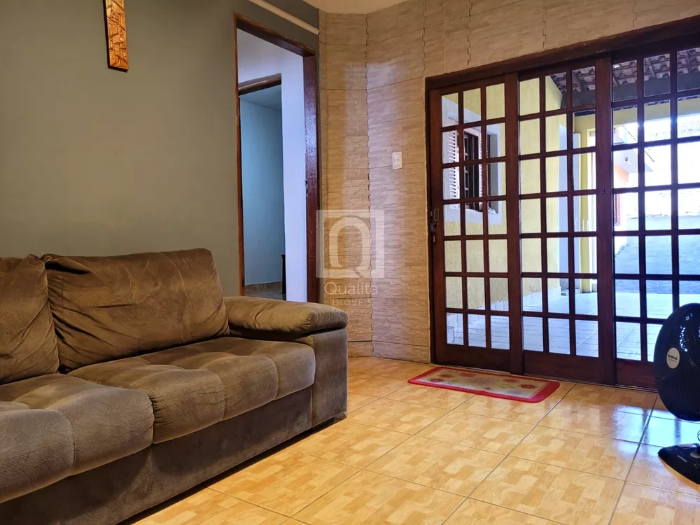 Casa à venda com 5 quartos, 300m² - Foto 1