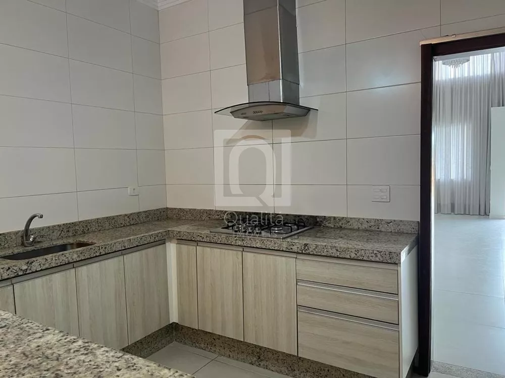 Casa de Condomínio à venda com 3 quartos, 250m² - Foto 3