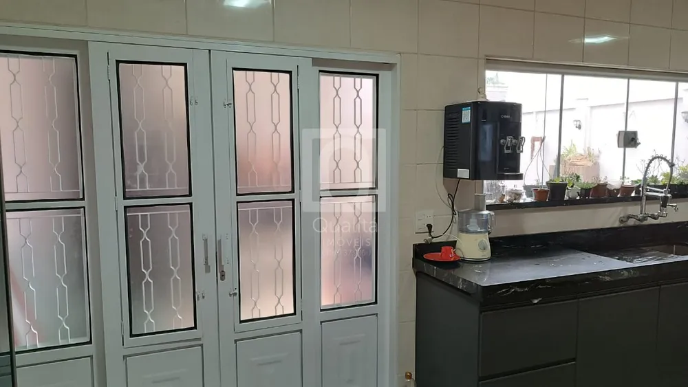 Sobrado, 3 quartos, 258 m² - Foto 1