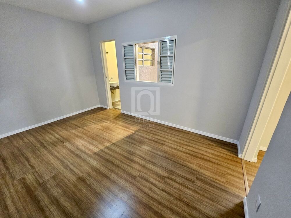 Casa à venda com 4 quartos, 242m² - Foto 4