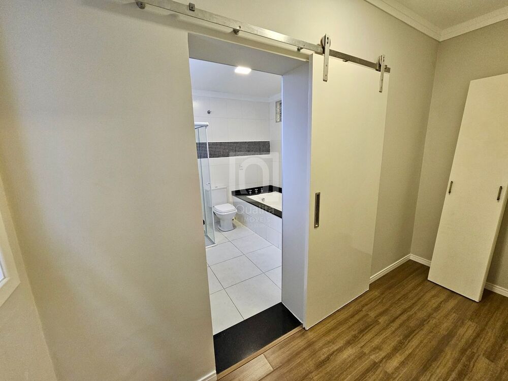 Casa à venda com 4 quartos, 242m² - Foto 7