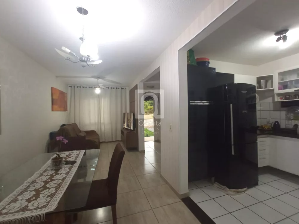 Casa de Condomínio à venda com 3 quartos, 165m² - Foto 1