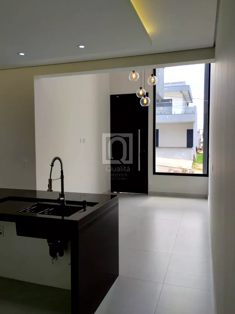 Casa de Condomínio à venda com 3 quartos, 200m² - Foto 1