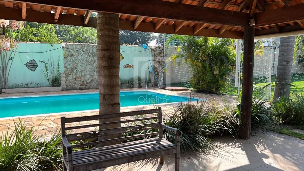 Chácara, 3 quartos, 1347 m² - Foto 1