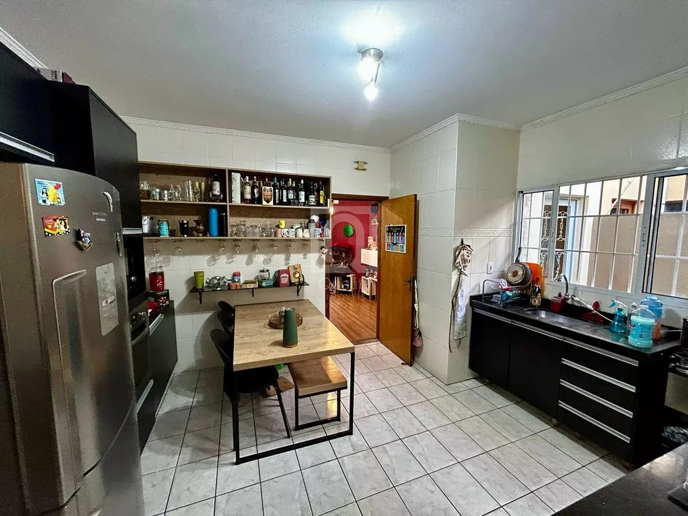 Sobrado à venda com 3 quartos, 180m² - Foto 4