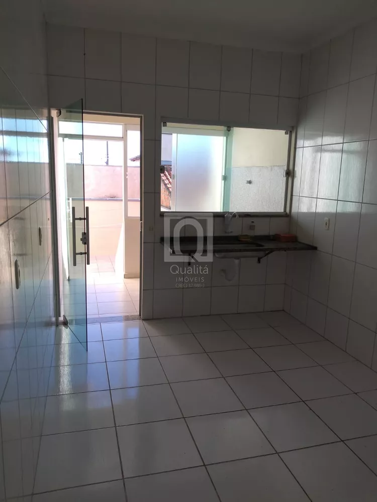 Casa à venda com 2 quartos, 150m² - Foto 2