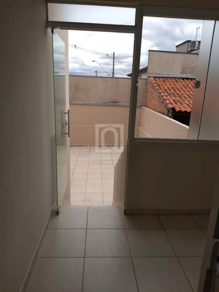 Casa à venda com 2 quartos, 150m² - Foto 3