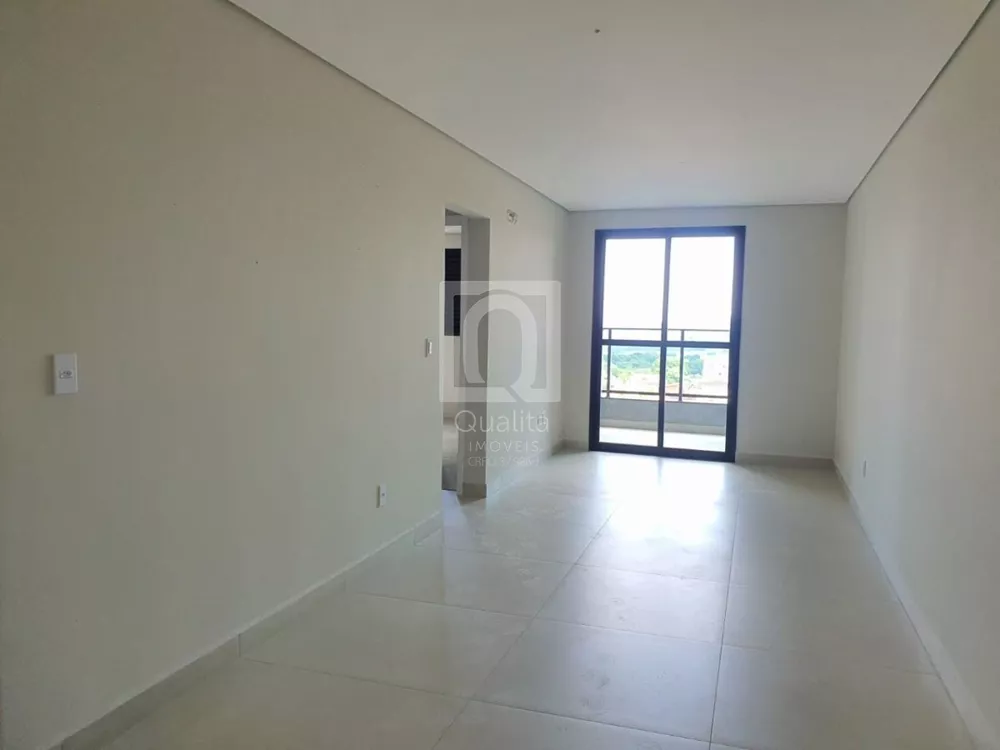 Apartamento à venda com 2 quartos, 70m² - Foto 3