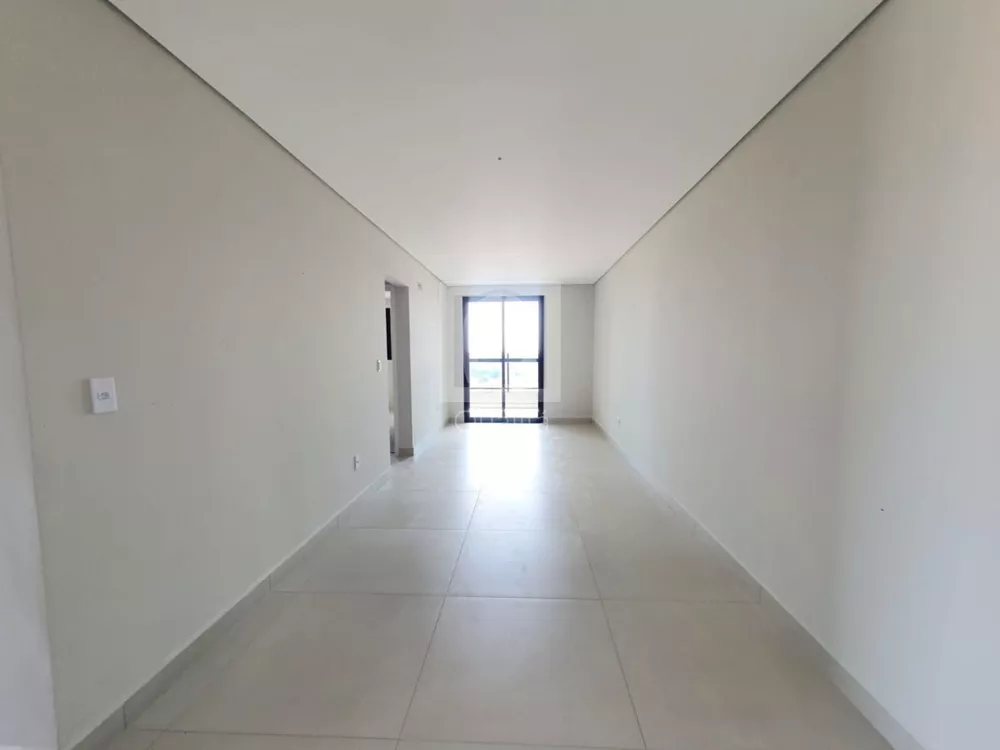 Apartamento à venda com 2 quartos, 70m² - Foto 4