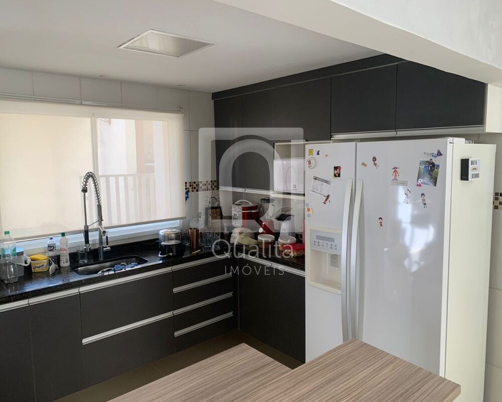 Casa à venda com 3 quartos, 250m² - Foto 4