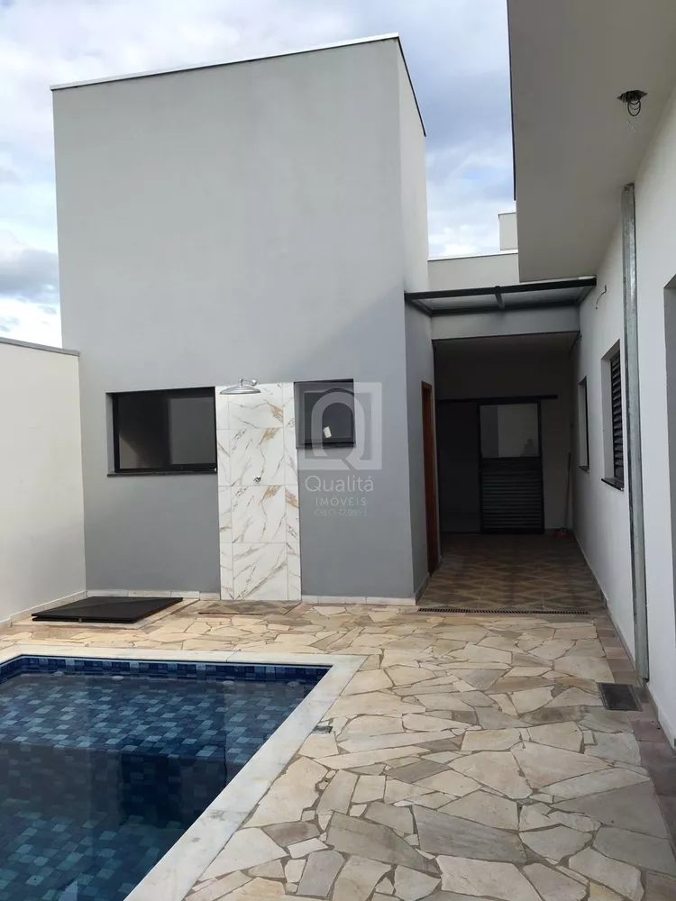 Casa à venda com 3 quartos, 250m² - Foto 1