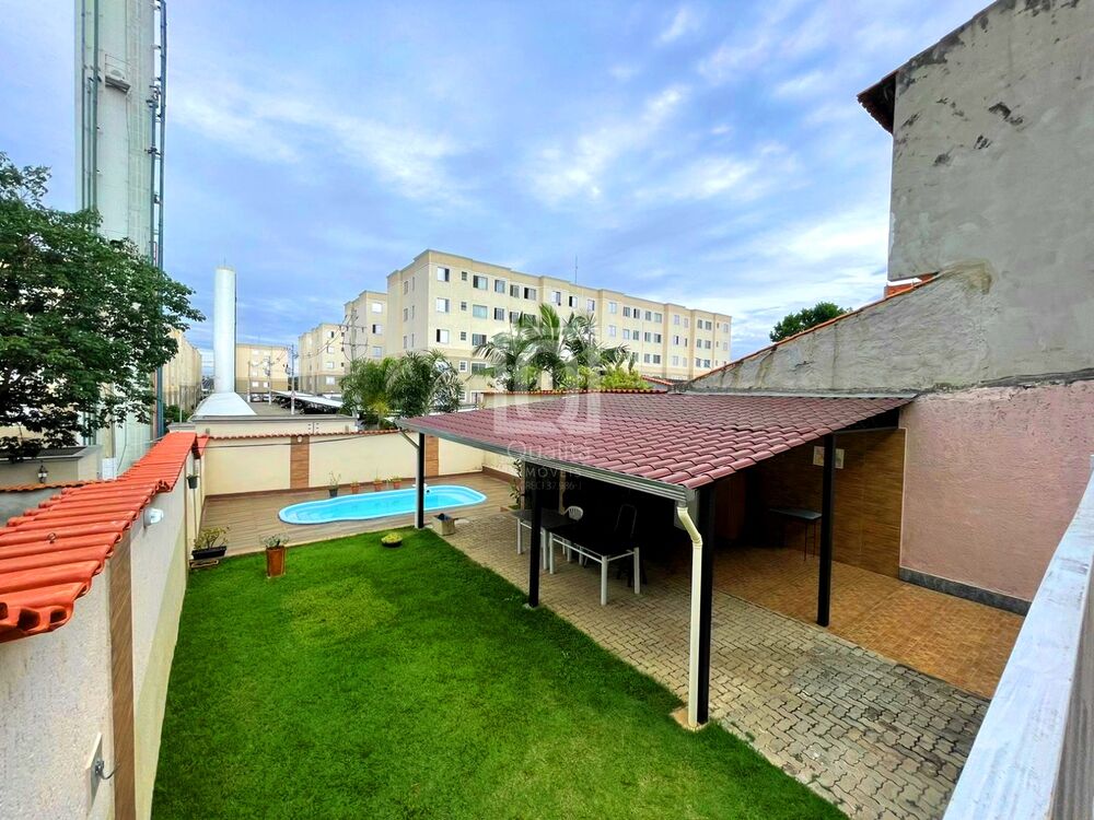 Sobrado à venda com 3 quartos, 360m² - Foto 1