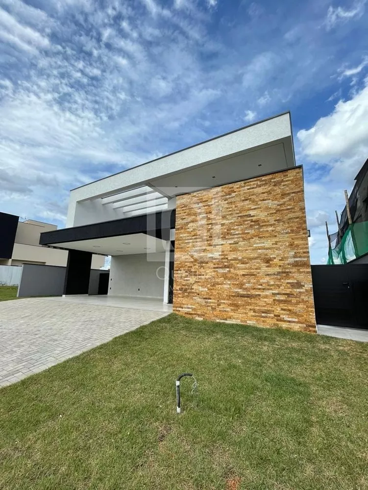 Casa de Condomínio à venda com 3 quartos, 240m² - Foto 2