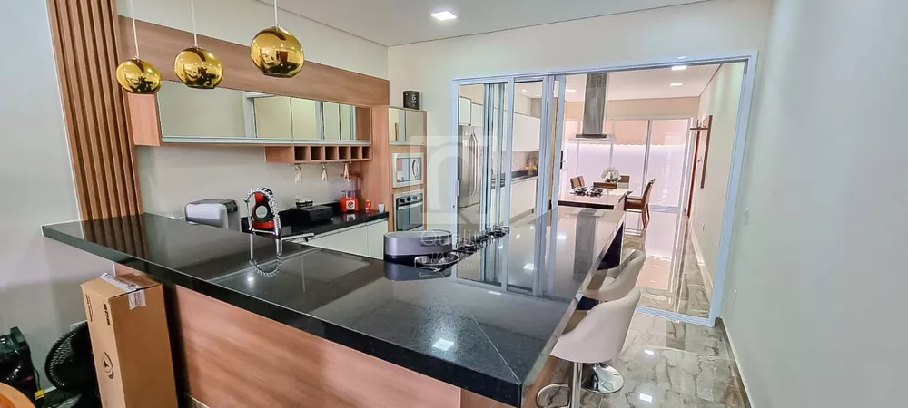 Casa de Condomínio à venda com 3 quartos, 250m² - Foto 1