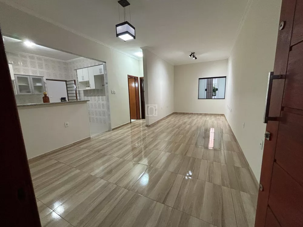 Casa à venda com 2 quartos, 161m² - Foto 1