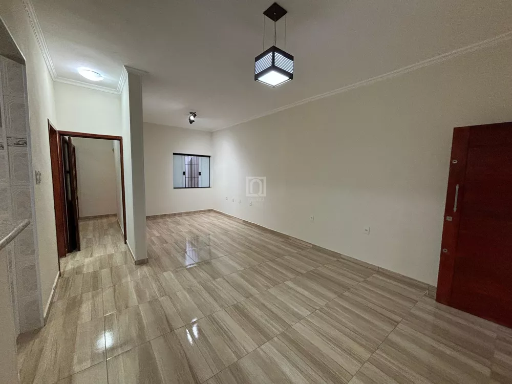 Casa à venda com 2 quartos, 161m² - Foto 2