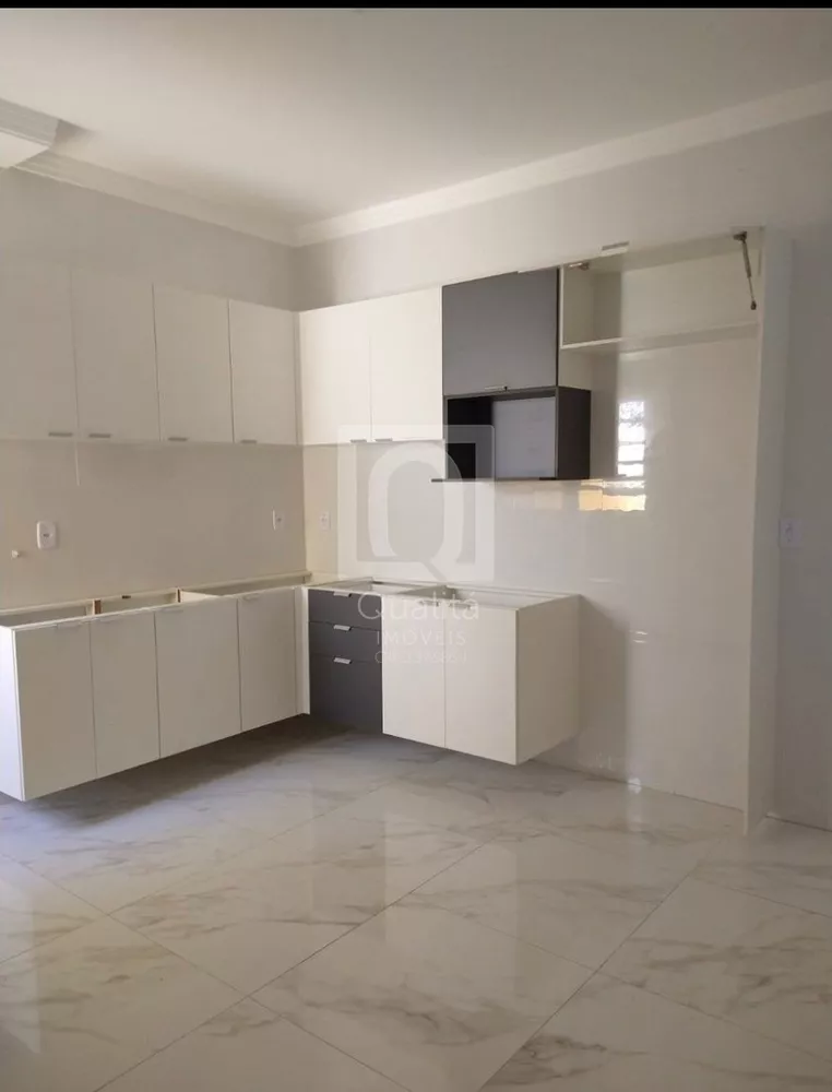 Sobrado à venda com 3 quartos, 195m² - Foto 2