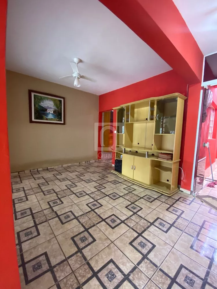 Sobrado à venda com 5 quartos, 250m² - Foto 1