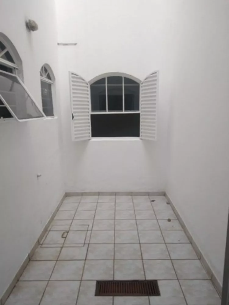 Casa à venda com 2 quartos, 151m² - Foto 3