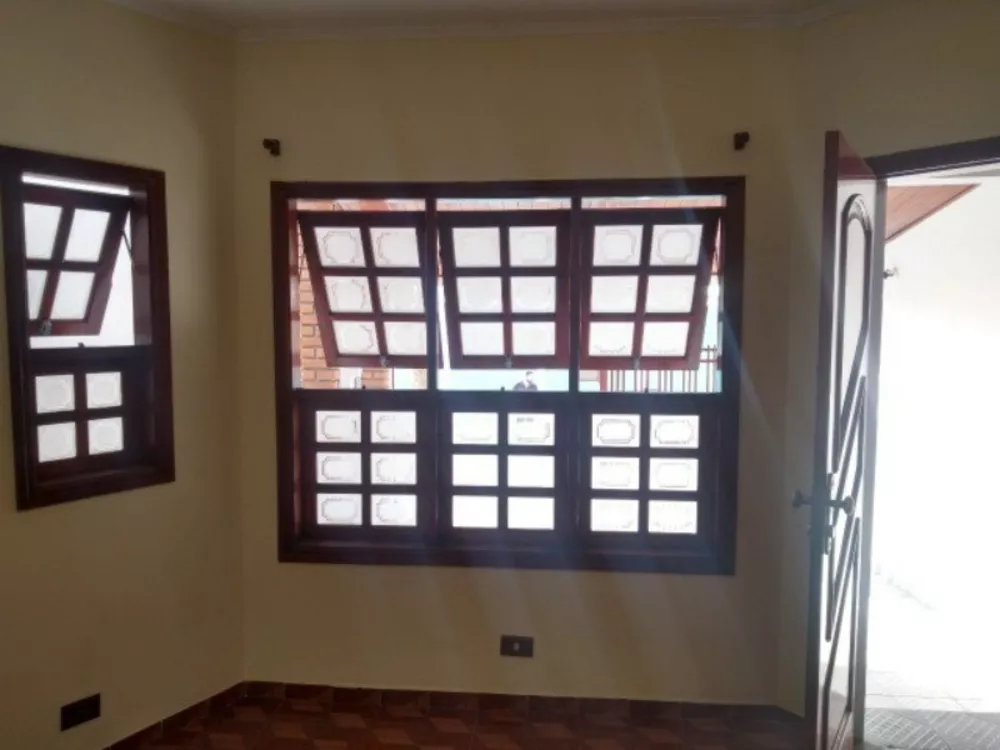 Casa à venda com 2 quartos, 151m² - Foto 1