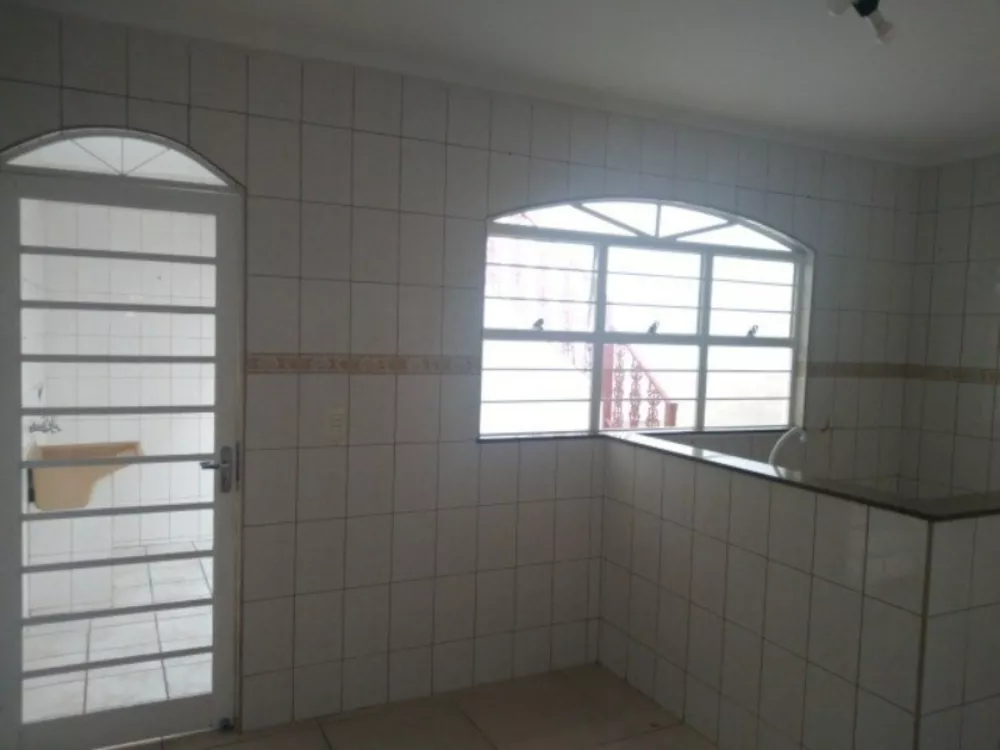 Casa à venda com 2 quartos, 151m² - Foto 2